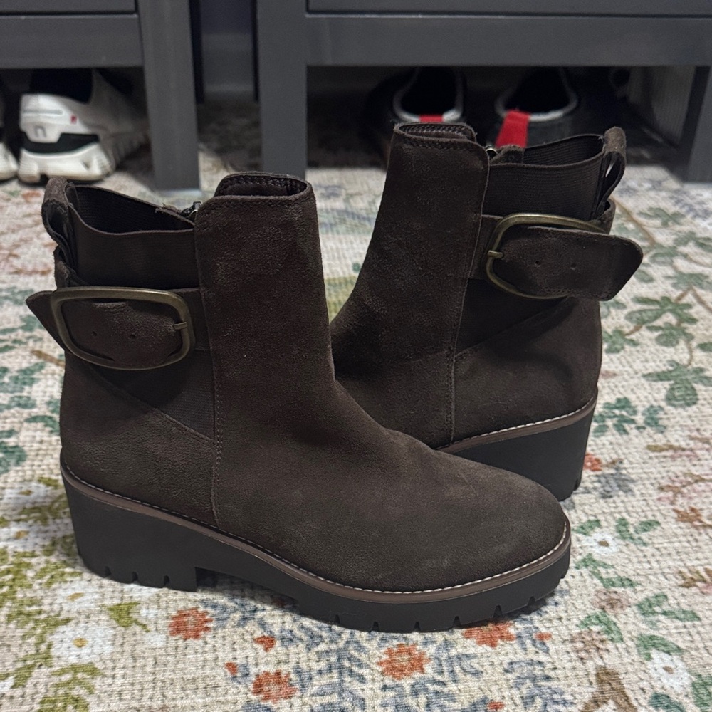 Blondo Dahlia Brown Suede Boots